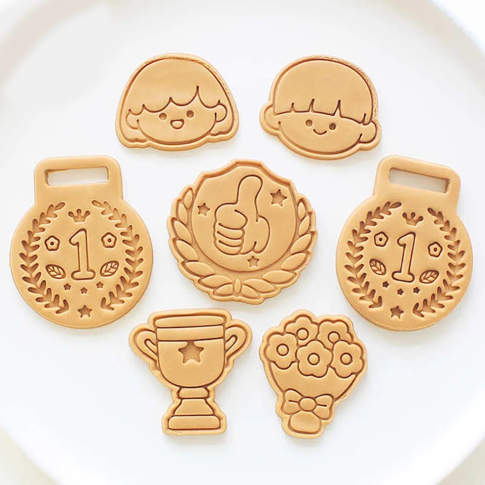 Medals Trophies Cookie Cutters - Kitchen Baking Utensil recension och pris